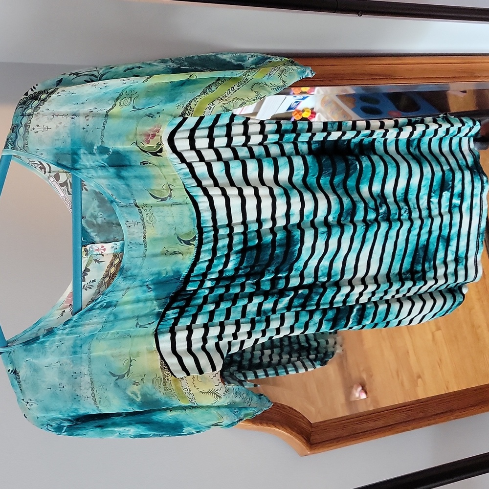 12. Beautiful colors in this blouse!!